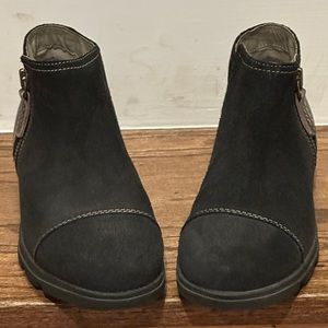 Sorel suede zipper ankle boots size7.5
